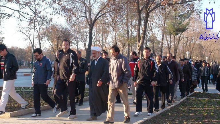 شرکت کارکنان مرکز بهداشت شهرستان کرمانشاه در برنامه پیاده روی جمعه (13/12/89):