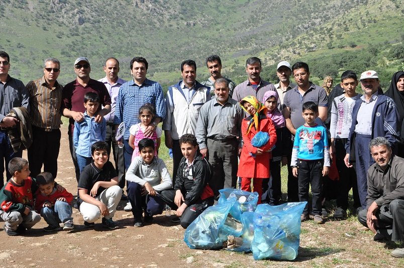 پاکسازی تنگ بزاز خانه توسط پرسنل مرکز بهداشت شهرستان کرمانشاه 6