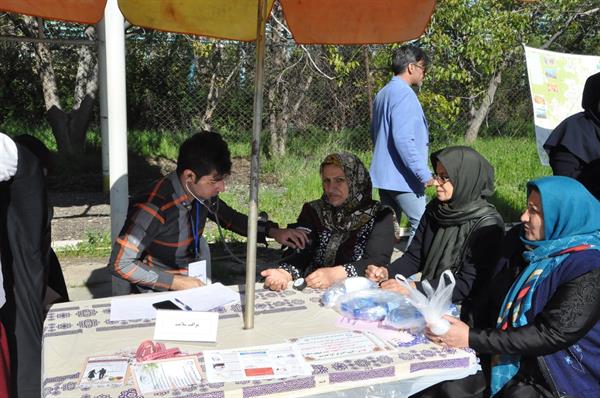 برپایی تیم سیار سلامت ارائه دهنده خدمات بهداشتی اولیه در محل همایش ورزش و صبحانه سالم(مجموعه ورزشی کوثر) 32