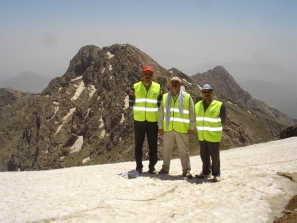 صعود پرسنل بهداشت محیط شهرستان کرمانشاه درسال1389به ارتفاعات دالاخانی 8