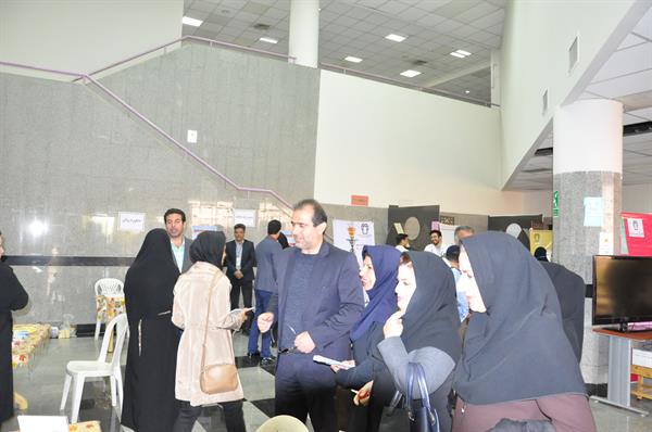 برپایی تیم سیار سلامت ارائه دهنده خدمات بهداشتی اولیه در محل همایش سفیران سلامت (بیمارستان امام رضا) 10