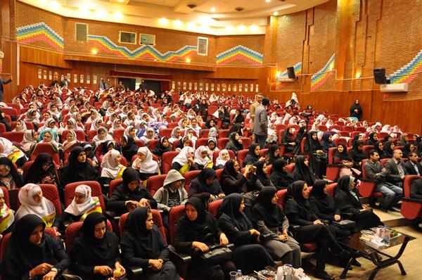 برپایی تیم سیار سلامت ارائه دهنده خدمات بهداشتی اولیه در محل همایش سفیران سلامت دانش آموزی (تالار شهید بهشتی) 20