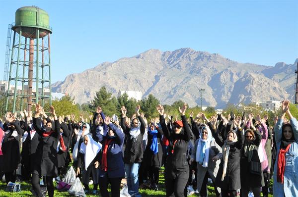 برپایی تیم سیار سلامت ارائه دهنده خدمات بهداشتی اولیه در محل همایش ورزش و صبحانه سالم(مجموعه ورزشی کوثر) 26