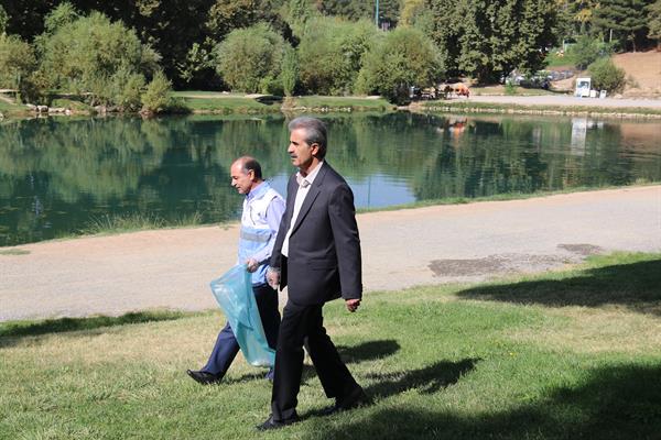 پاکسازی محوطه تاریخی طاق بستان توسط بازرسان بهداشت محیط 2