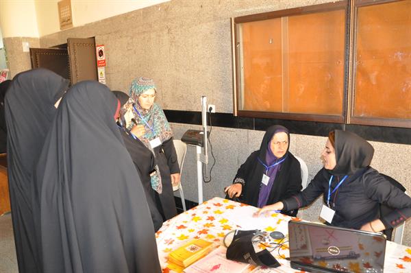 برپایی تیم سیار سلامت ارائه دهنده خدمات بهداشتی اولیه در محل همایش سفیران سلامت (بیمارستان امام رضا) 4