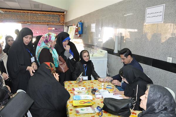 برپایی تیم سیار سلامت ارائه دهنده خدمات بهداشتی اولیه در محل همایش سفیران سلامت (بیمارستان امام رضا) 12