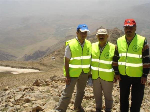 صعود پرسنل بهداشت محیط شهرستان کرمانشاه درسال1389به ارتفاعات دالاخانی 5