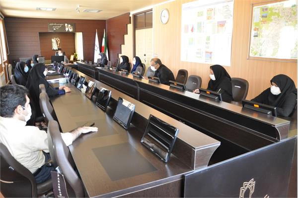 نشست رئیس مرکز بهداشت شهرستان کرمانشاه با مسئولین گروه های ستادی
