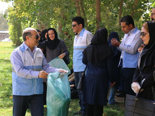 پاکسازی محوطه تاریخی طاق بستان توسط بازرسان بهداشت محیط 7