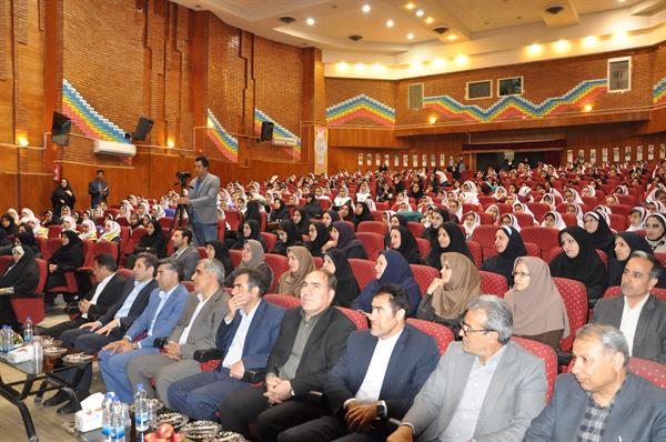 برپایی تیم سیار سلامت ارائه دهنده خدمات بهداشتی اولیه در محل همایش سفیران سلامت دانش آموزی (تالار شهید بهشتی) 16