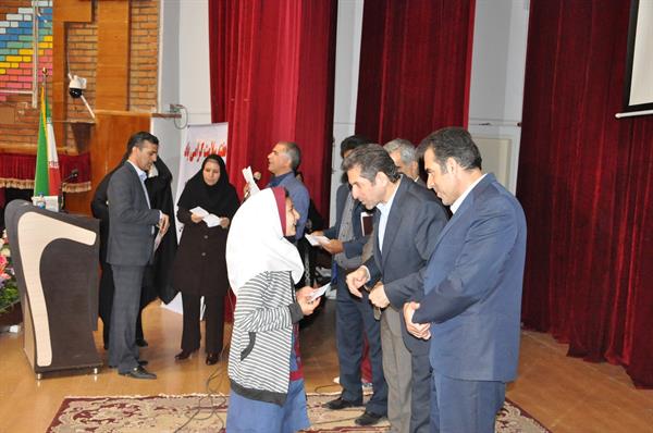 برپایی تیم سیار سلامت ارائه دهنده خدمات بهداشتی اولیه در محل همایش سفیران سلامت دانش آموزی (تالار شهید بهشتی) 22