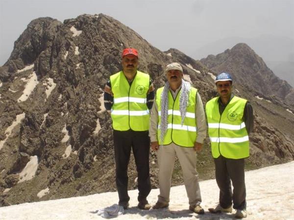 صعود پرسنل بهداشت محیط شهرستان کرمانشاه درسال1389به ارتفاعات دالاخانی 3