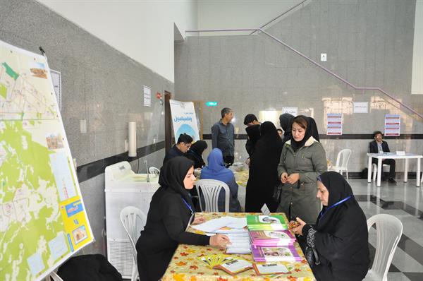 برپایی تیم سیار سلامت ارائه دهنده خدمات بهداشتی اولیه در محل همایش سفیران سلامت (بیمارستان امام رضا) 6