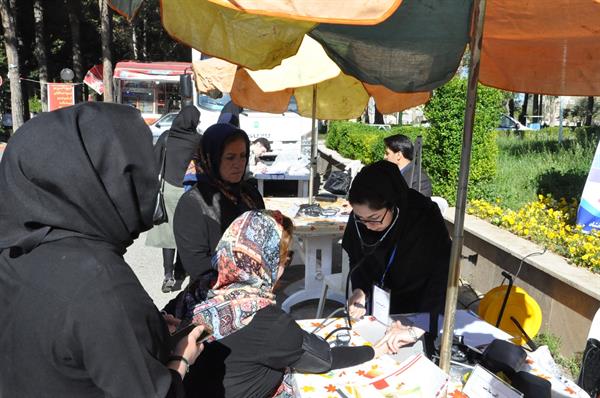 تیم سیار  در پارک شرقی درهفته سلامت