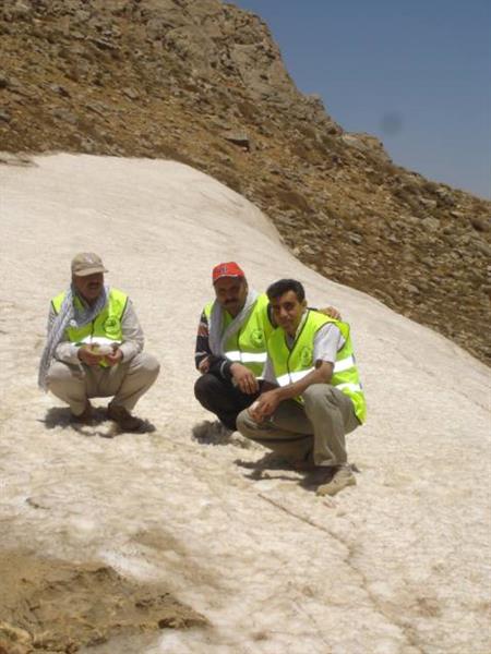 صعود پرسنل بهداشت محیط شهرستان کرمانشاه درسال1389به ارتفاعات دالاخانی 4