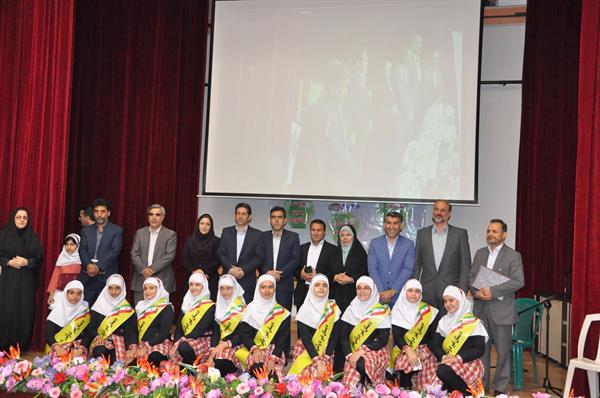 برپایی تیم سیار سلامت ارائه دهنده خدمات بهداشتی اولیه در محل همایش سفیران سلامت دانش آموزی (تالار شهید بهشتی) 24