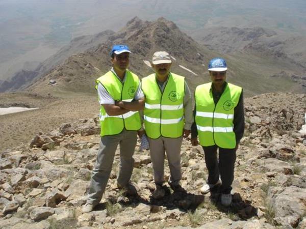 صعود پرسنل بهداشت محیط شهرستان کرمانشاه درسال1389به ارتفاعات دالاخانی 6