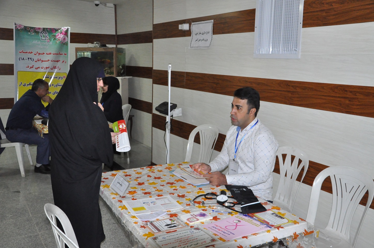 برپایی تیم سیار سلامت ارائه دهنده خدمات بهداشتی اولیه در محل همایش سفیران سلامت دانش آموزی (تالار شهید بهشتی) 4