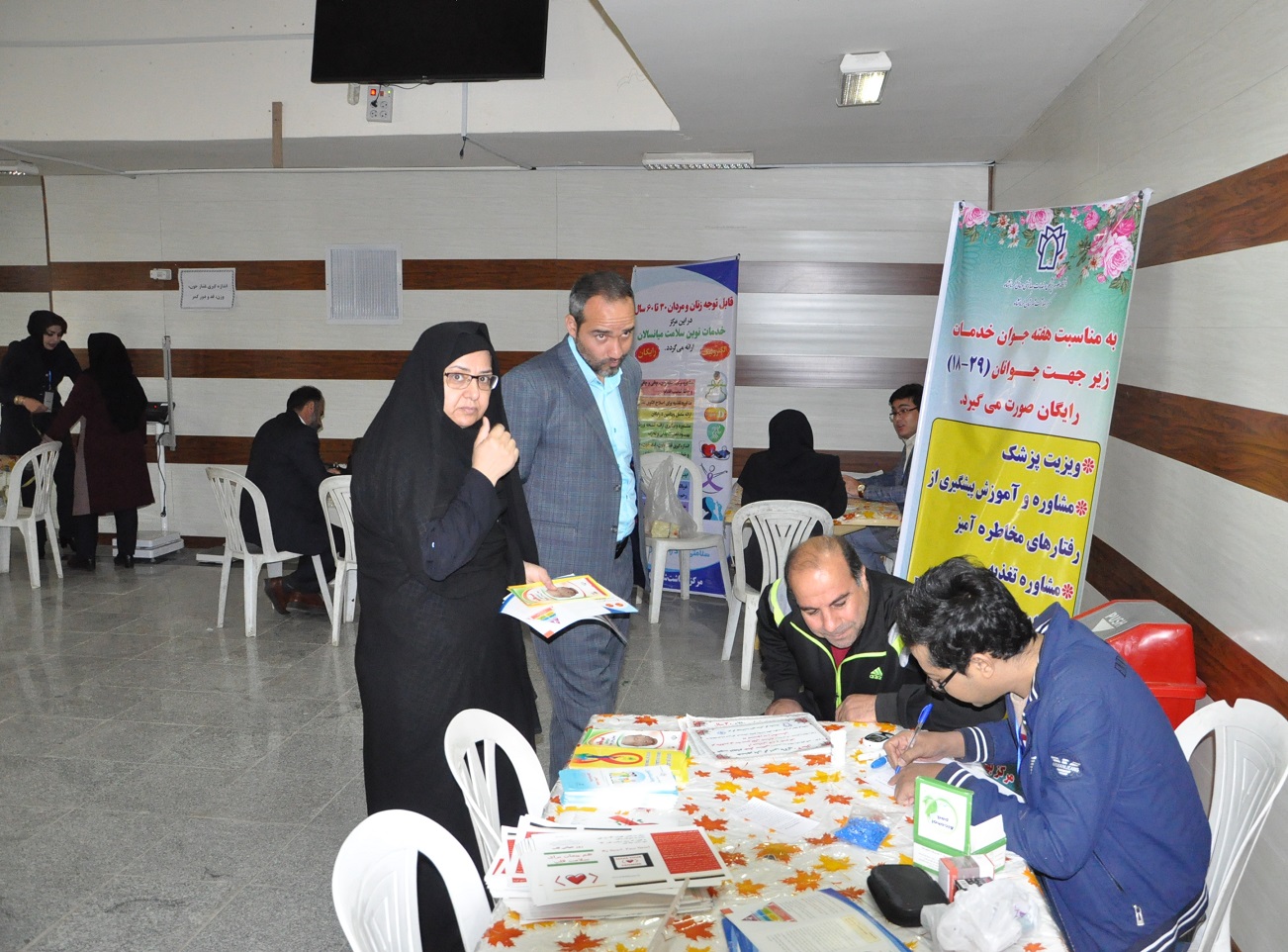 برپایی تیم سیار سلامت ارائه دهنده خدمات بهداشتی اولیه در محل همایش سفیران سلامت دانش آموزی (تالار شهید بهشتی) 14