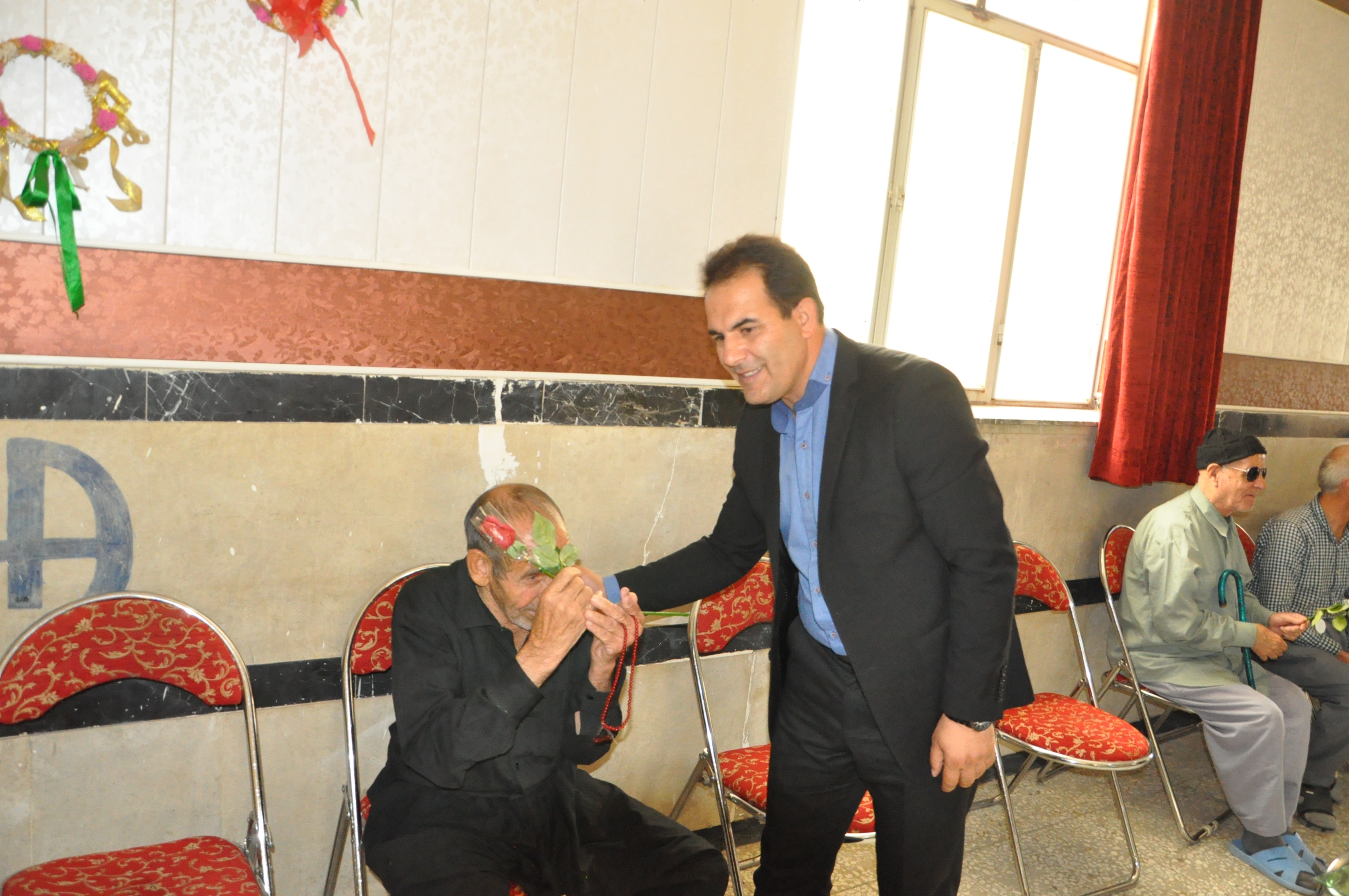 برگزاری برنامه بازدید از آسایشگاههای سالمندان روزانه وشبانه 3