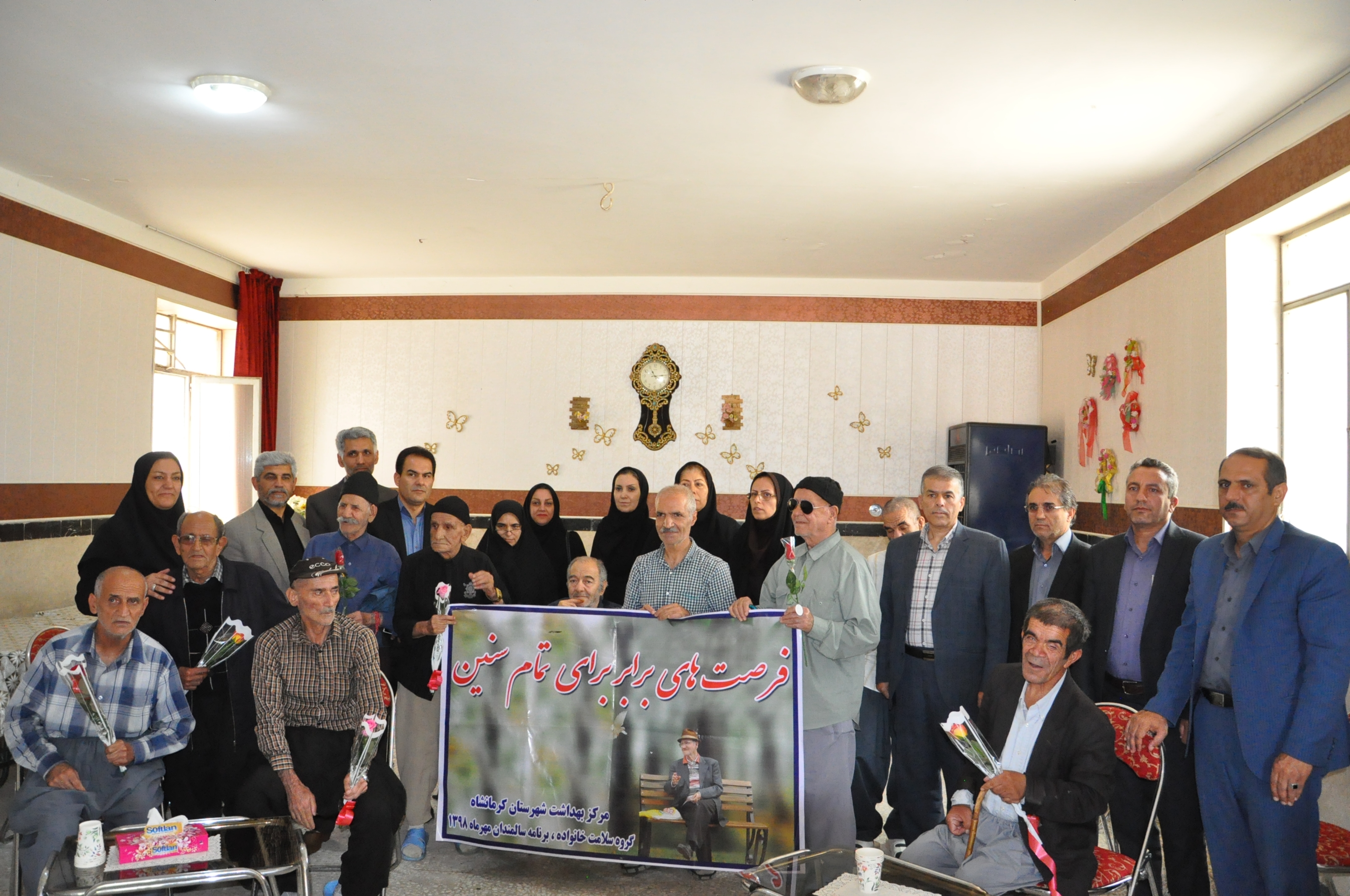 برگزاری برنامه بازدید از آسایشگاههای سالمندان روزانه وشبانه 4