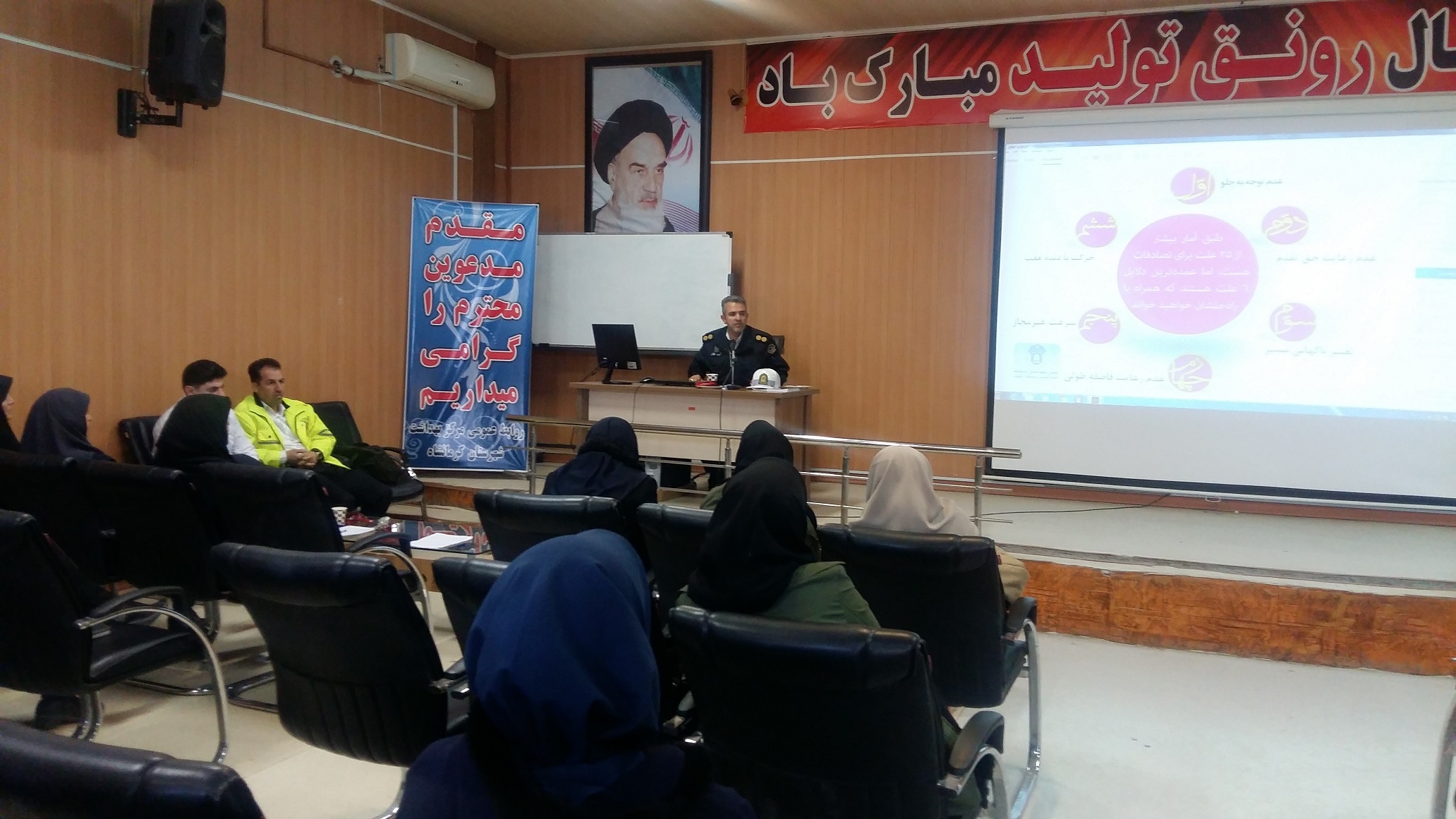 کارگاه آموزشی پیشگیری از سوانح و حوادث ترافیکی در جوانان	 2