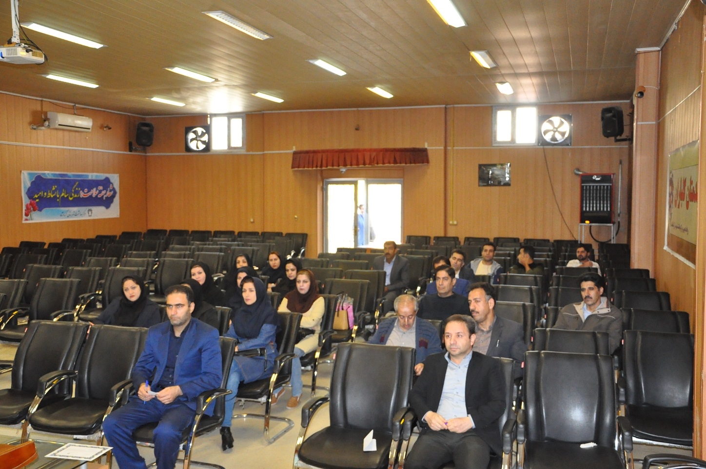 جلسه آموزشی در خصوص برنامه های بهداشت حرفه ای
